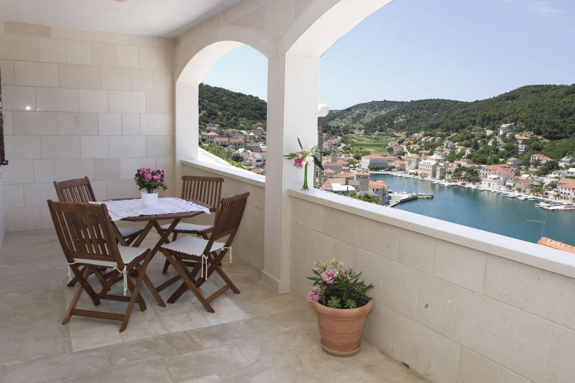 Apartments Pucisca Dış mekan fotoğraf