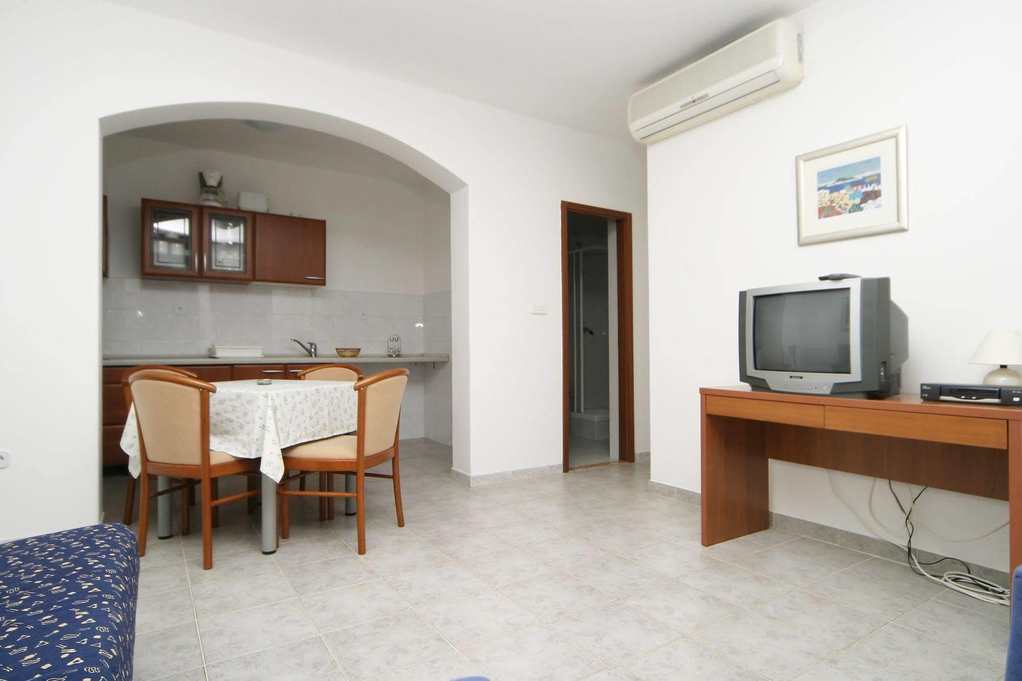 Apartments Pucisca Dış mekan fotoğraf